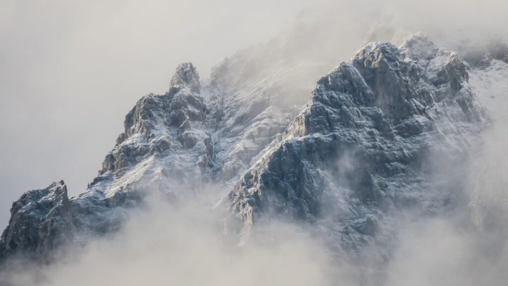 Photo Snowy Mountains