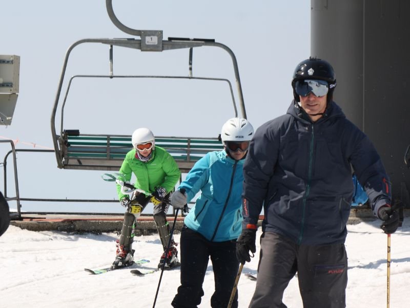skiing in thredbo snowy mountains